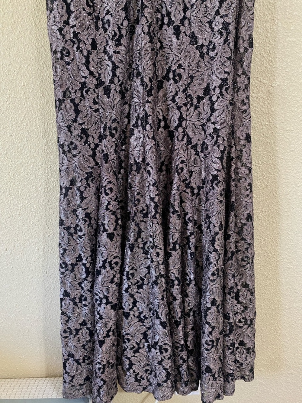NWT Nightway Sleeveless Keyhole Halter Neck Glitter Lace Gown Size 8 - Picture 14 of 16